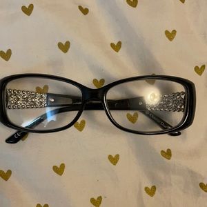 Dior glasses not many made. Very beautiful and you will love it!!